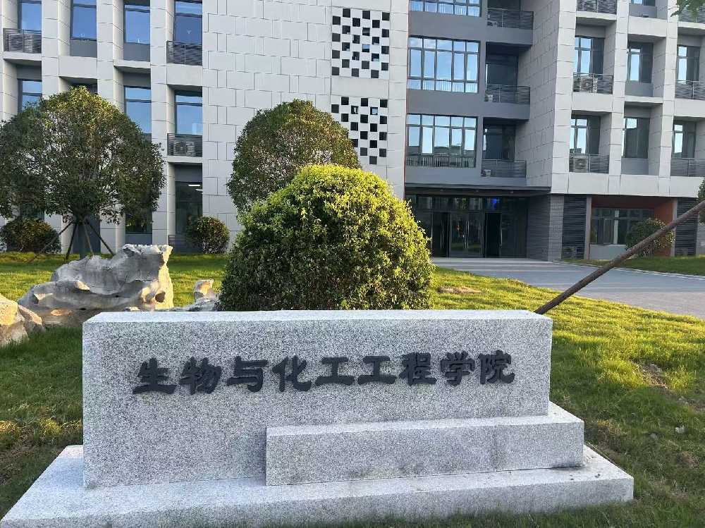 高要区扬州职业大学体育场高杆灯项目